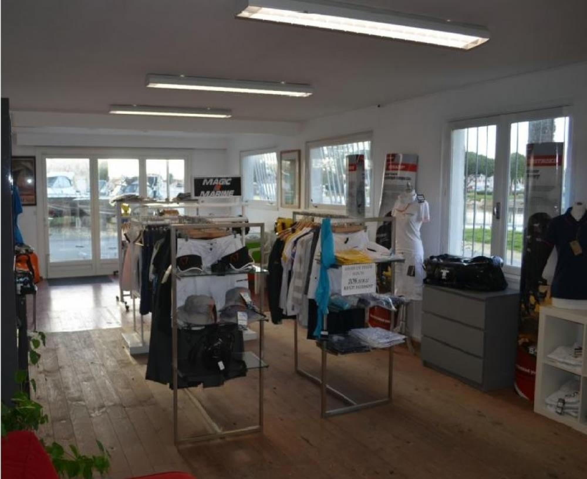 Promotions chantier naval La Perrotine : PROMOTION SUR LES VETEMENTS (- 30% et - 50% sur les vêtements en magasin) - Ile d'Oléron - Charente Maritime