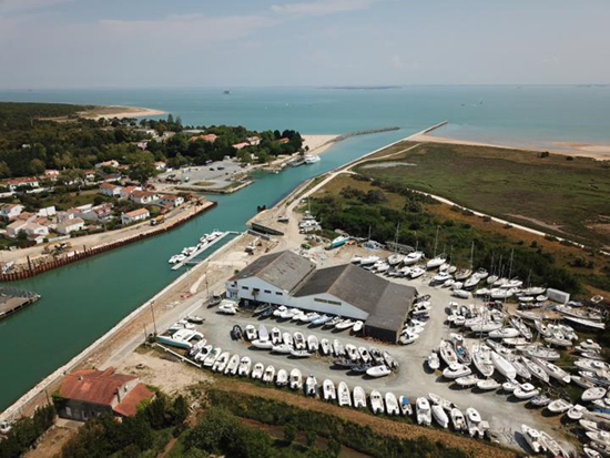 Port à sec, distributeur Mercury, entretien Mercury, Zodiac, Bombard, Nottoy Boats, Protagon Yachts, Bateaux Nimbus, Whaly, chantier Naval à Boyardville (ile d'Oléron) Charente Maritime : vente bateaux neufs / occasion Oléron, location bateaux, semi-r