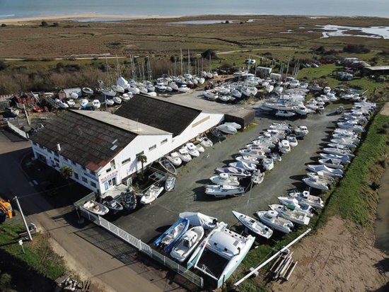 Port à sec, distributeur Mercury, entretien Mercury, Zodiac, Bombard, Nottoy Boats, Protagon Yachts, Bateaux Nimbus, Whaly, chantier Naval à Boyardville (ile d'Oléron) Charente Maritime : vente bateaux neufs / occasion Oléron, location bateaux, semi-r