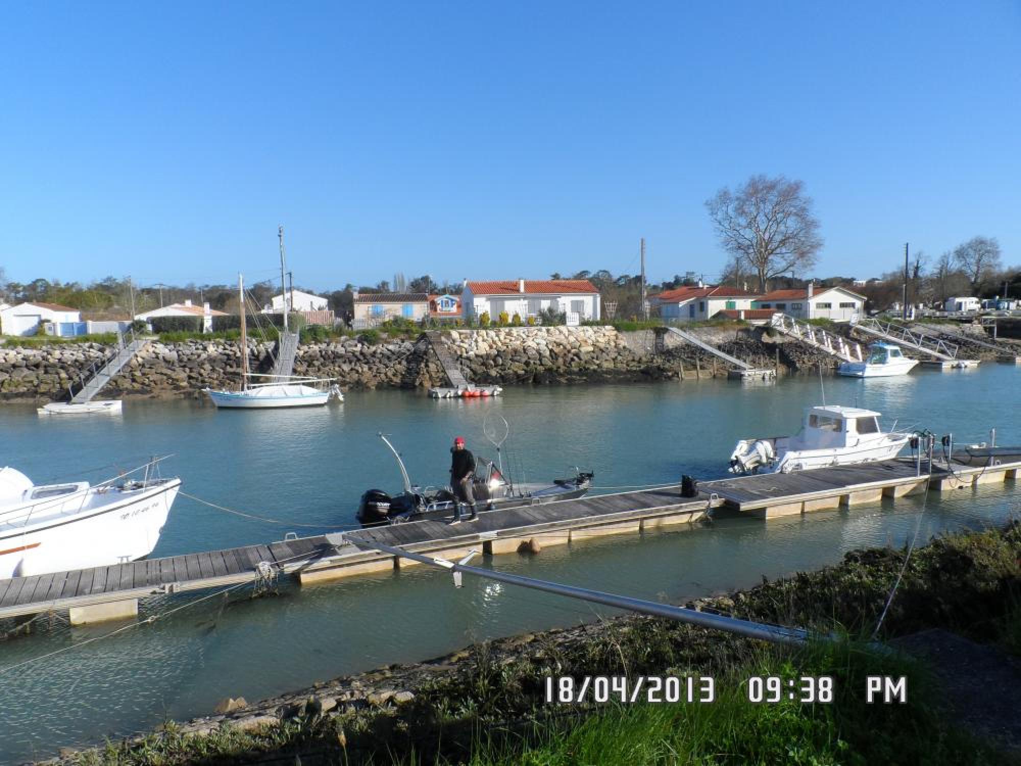 Fêtes de fin d'année - Chantier Naval et Port à sec La Perrotine à Boyardville - Fêtes de fin d'année - Chantier Naval et Port à sec La Perrotine - Actualités du Chantier Naval et Port à sec La Perrotine Ile d'Oléron (Charente Maritime)