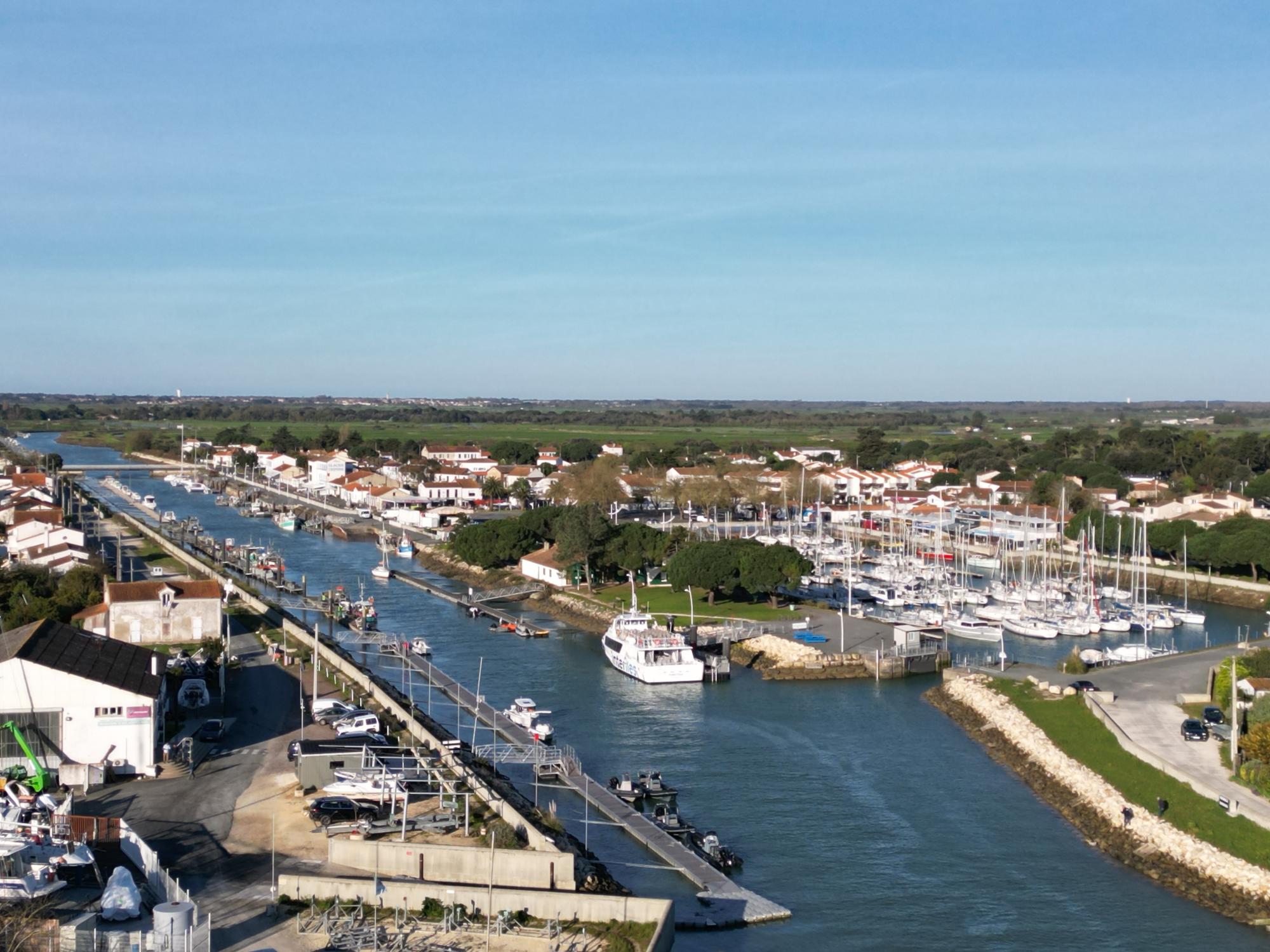 Tutoriel pour vos manœuvres dans le chenal !  - TUTORIEL ; MANOEUVRE; PERMIS BATEAU; AMARRAGE; ILE D'OLERON; DEPARTEMENT CHARENTE-MARITIME; BOYARDVILLE; BATEAUX; 