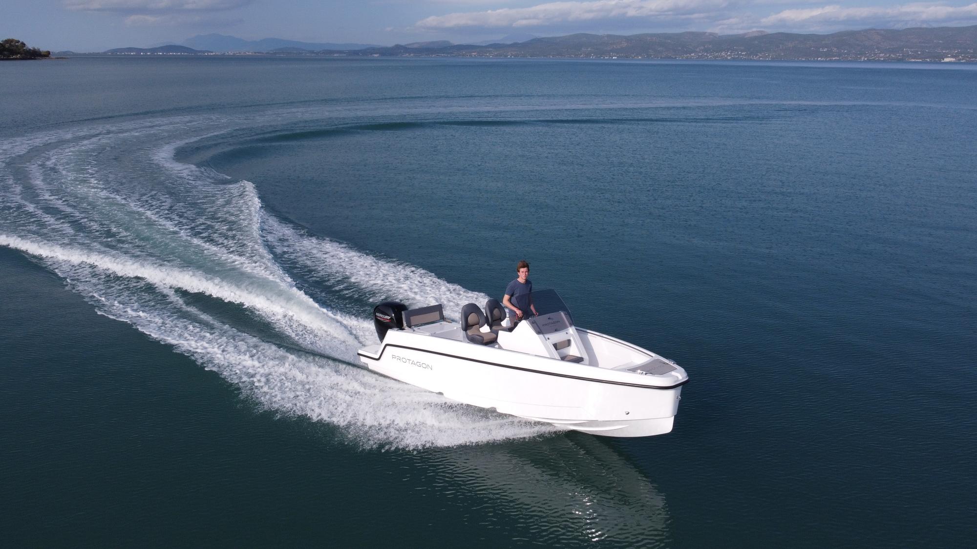 arrivée au chantier du PROTAGON 20' - PROTAGON; BATEAU NEUF, ILE D'OLERON; DEPARTEMENT CHARENTE-MARITIME; LOCATION DE BATEAU; VENTE DE BATEAU; NEUF ET OCCASION; PORT À SEC